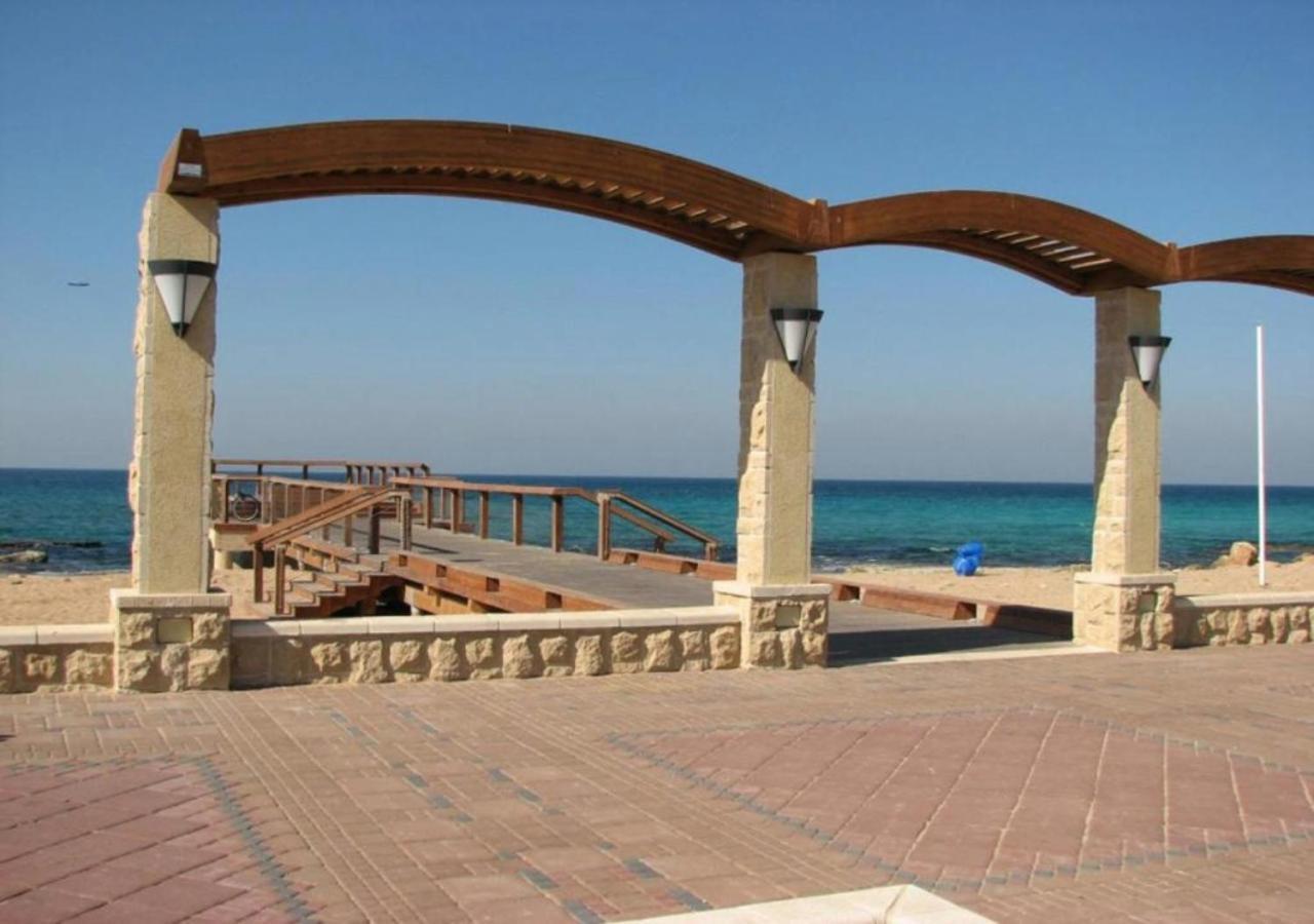 Balfour Sea View City Center Naharija Kültér fotó