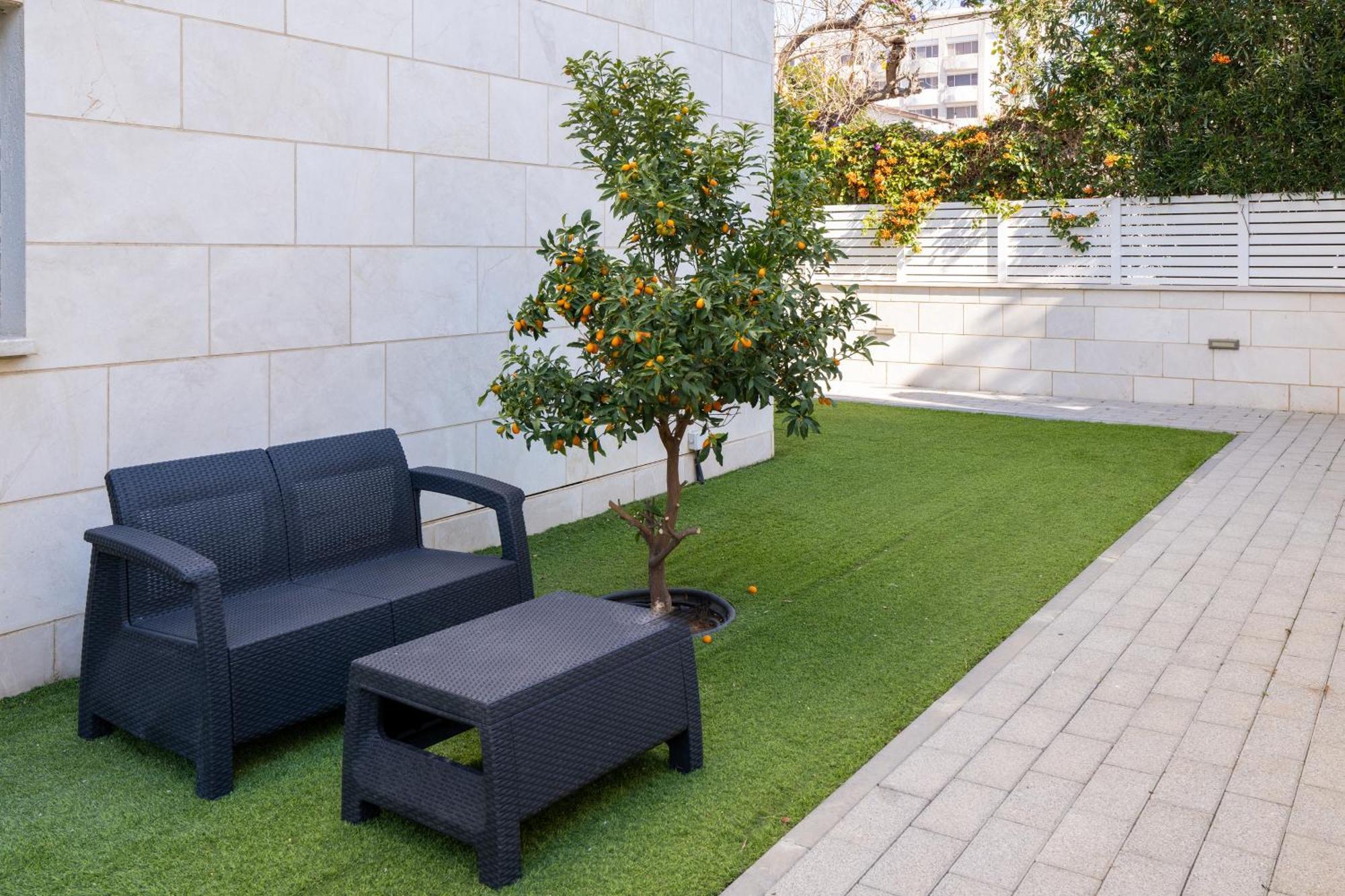Balfour Sea View City Center Naharija Kültér fotó