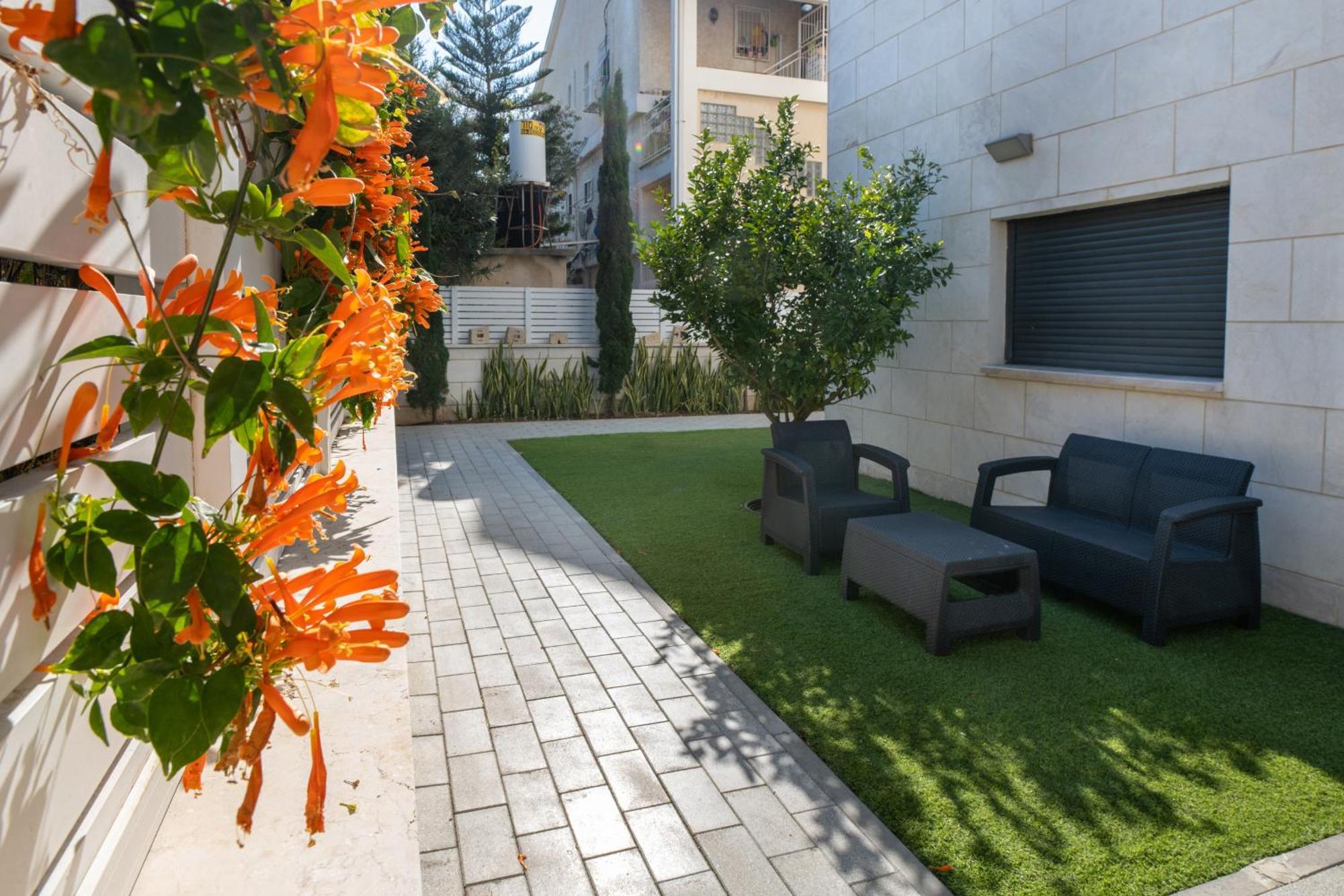 Balfour Sea View City Center Naharija Kültér fotó