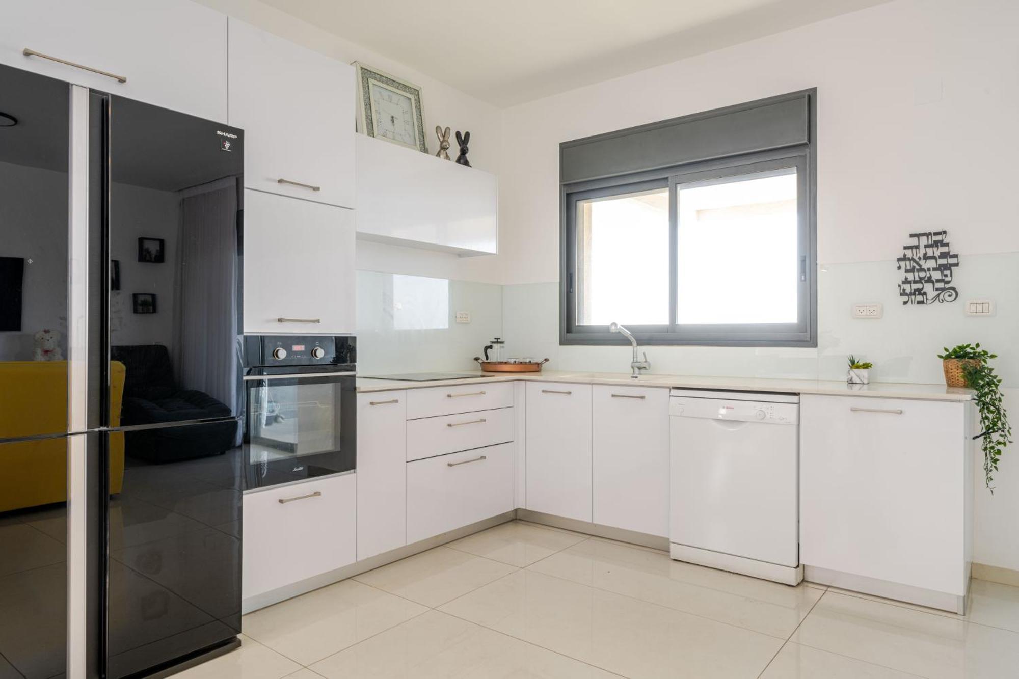 Balfour Sea View City Center Naharija Kültér fotó