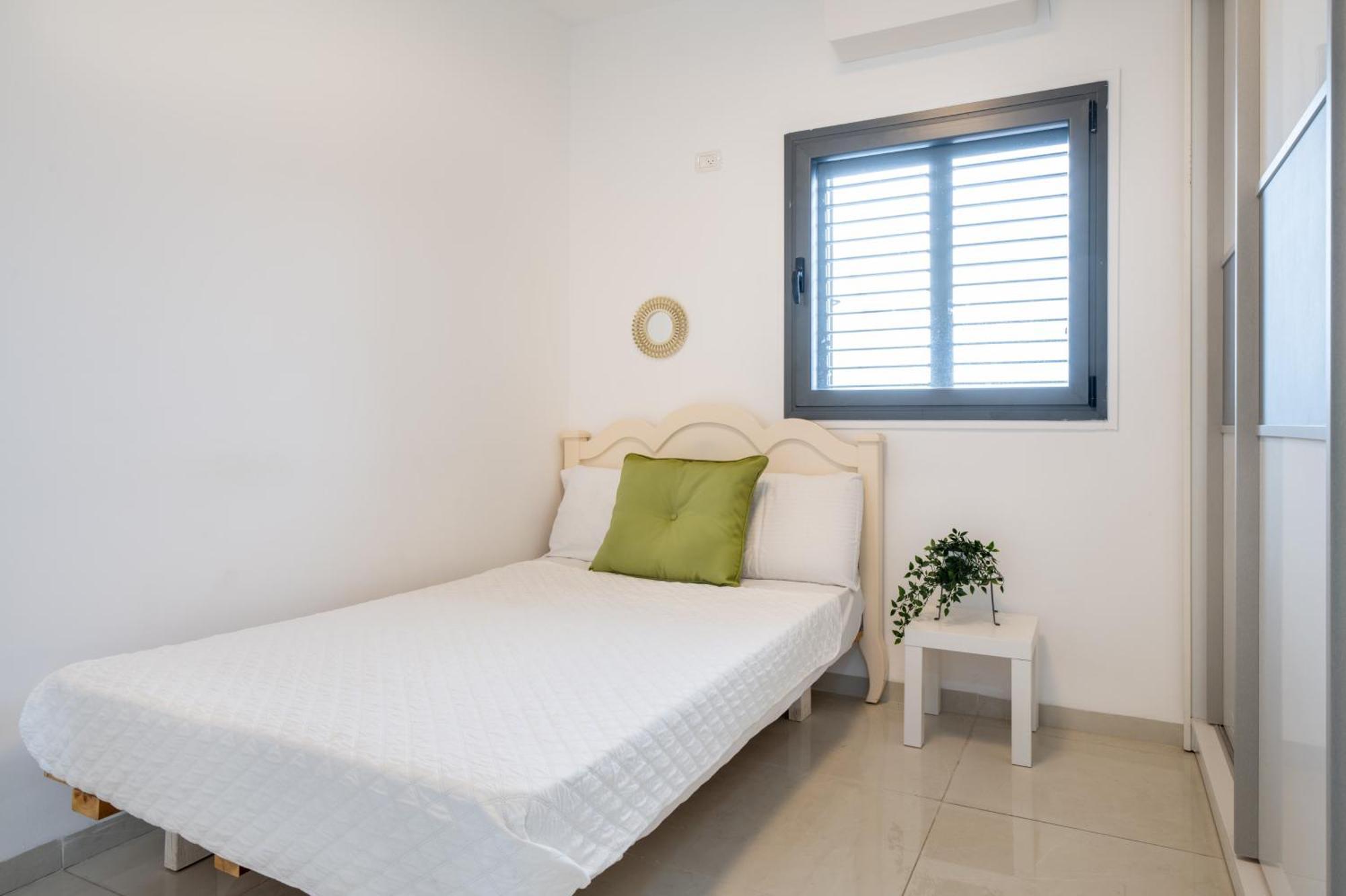 Balfour Sea View City Center Naharija Kültér fotó
