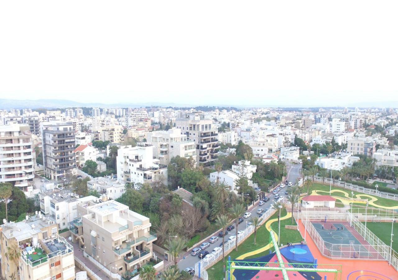Balfour Sea View City Center Naharija Kültér fotó