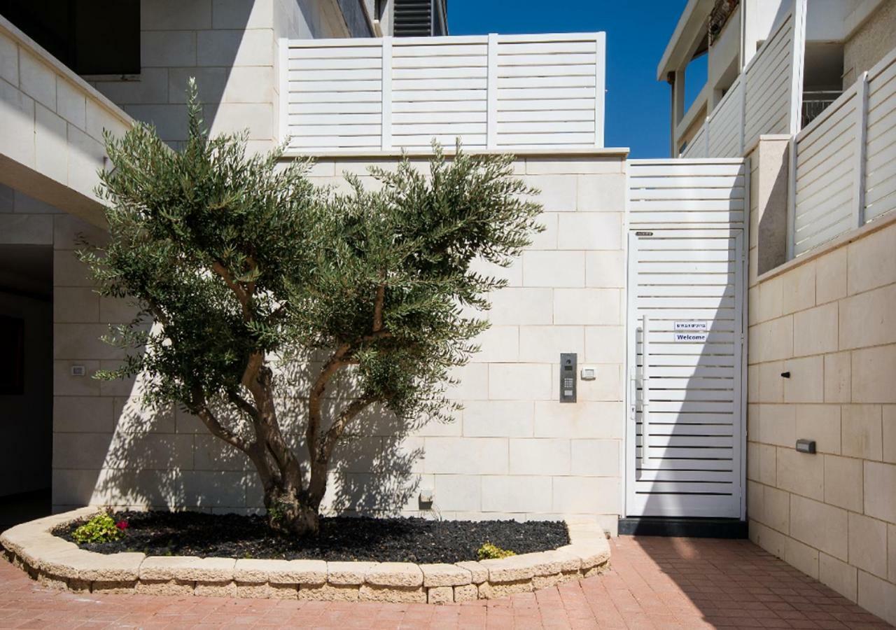 Balfour Sea View City Center Naharija Kültér fotó